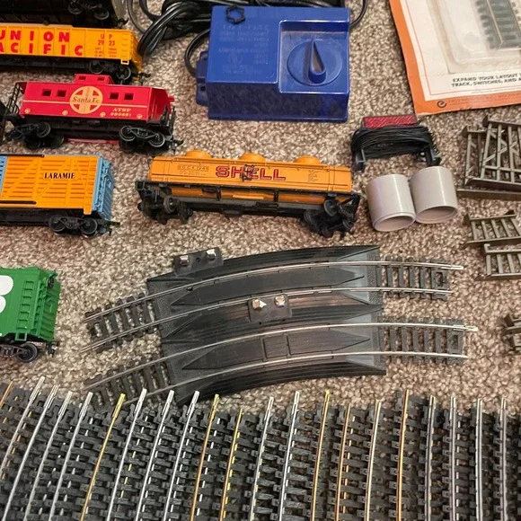 Vtg Tyco Life-Like Electric Train Set HO Scale Accessories Track Cars Tansformer